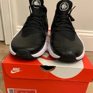 Brand New Men’s Nike Huarache E.D.G.E LTHR Black/White Size 13